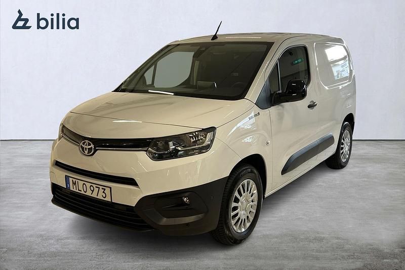Vit Begagnad 2024 Toyota Proace City City Minibuss | 349 900 kr (Bra pris) - Bild 1/4