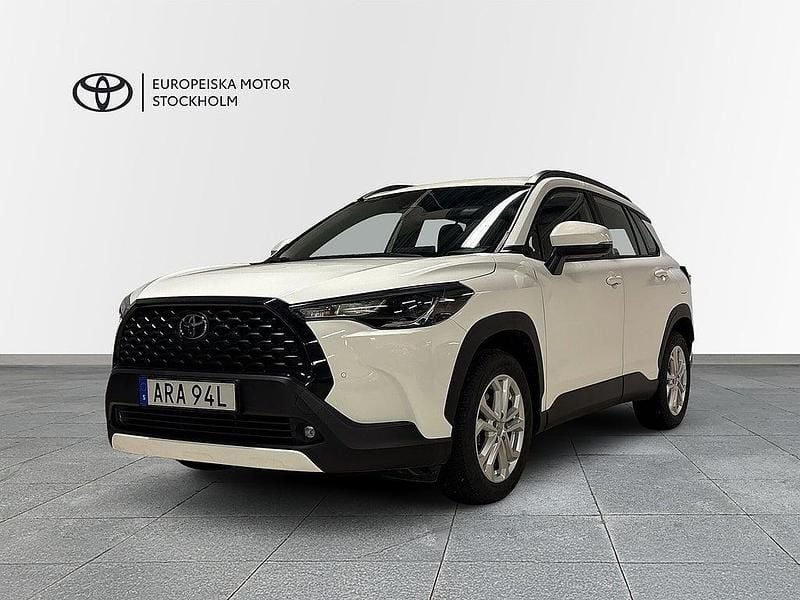 Begagnad Toyota Corolla Cross Active 197 HK (144 kW) 2024 Vit SUV