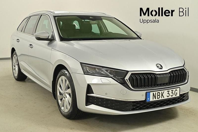 Silver (brilliant silver metallic) Begagnad 2025 Skoda Octavia Selection Kombi | 339 900 kr (Marknadspris) - Bild 1/4