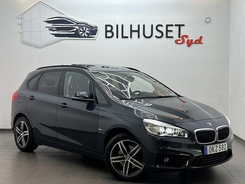 Grå Begagnad 2016 BMW 220 Sport Line Minibuss | 168 500 kr (Bra pris) - Bild 1/4