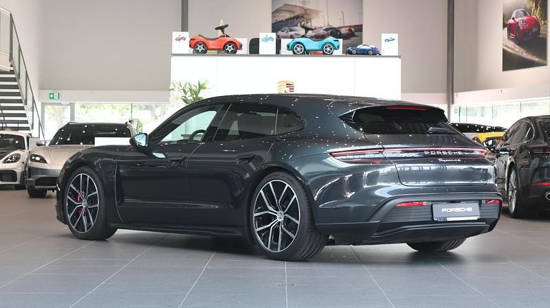 Begagnad Porsche Taycan 4S Sport Turismo 400 kW (544 HK) 2025 Grå Sedan