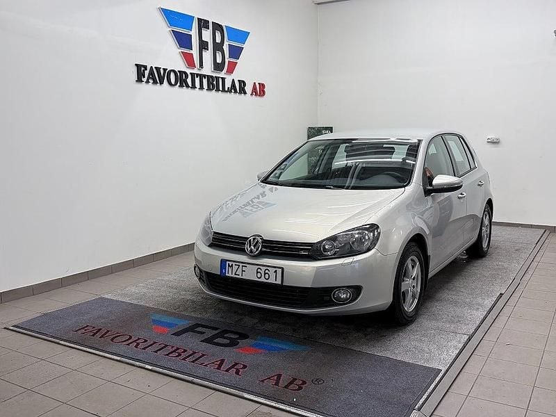 Ljusbrun Begagnad 2012 VW Golf VII Halvkombi | 68 900 kr (Marknadspris) - Bild 1/4