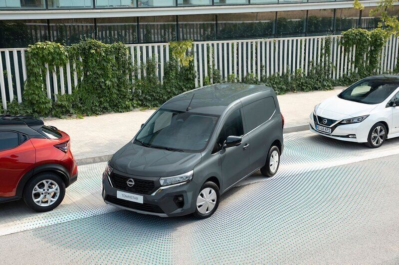 Ny 2025 Nissan Townstar N-Connecta Minibuss | 318 730 kr - Bild 1/3