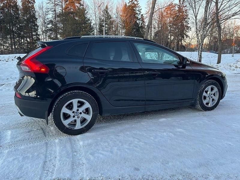 Begagnad Volvo V40 CC Momentum 180 HK (132 kW) 2014 Svart metallik Kombi