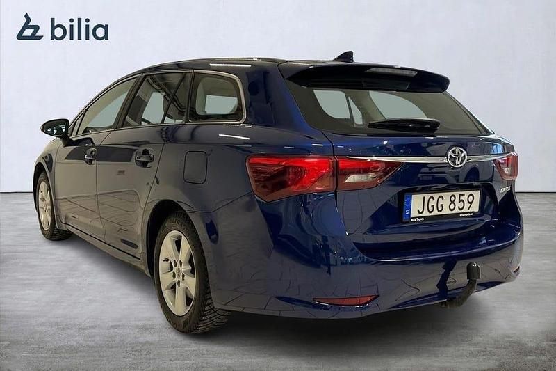 Begagnad Toyota Avensis Active 148 HK (108 kW) 2017 Blå Kombi