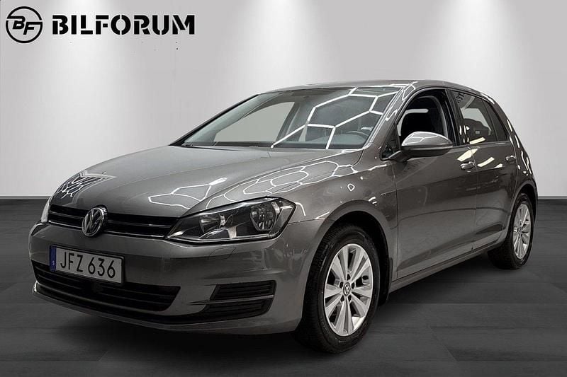 Grå Begagnad 2015 VW Golf VII Halvkombi | 79 800 kr (Bra pris) - Bild 1/4