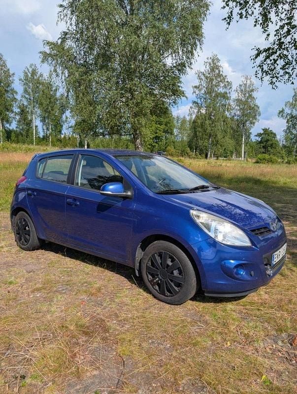 Blå Begagnad 2011 Hyundai i20 Select Halvkombi | 28 000 kr (Bra pris) - Bild 1/4