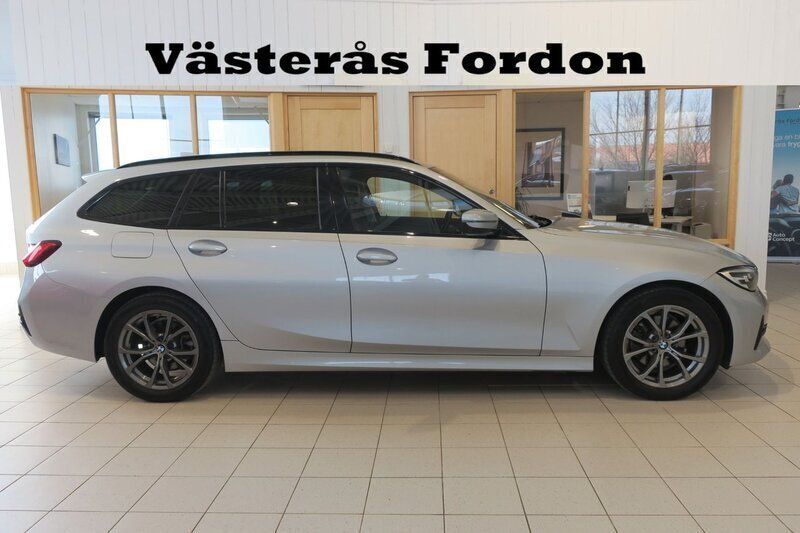 Silver Begagnad 2020 BMW 320 Sport Line Kombi | 289 900 kr (Marknadspris) - Bild 1/4