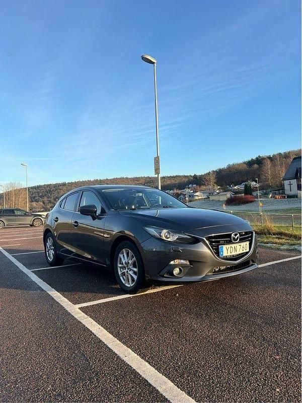 Begagnad 2016 Mazda 3 Inclusive Halvkombi | 120 000 kr (Marknadspris) - Bild 1/4