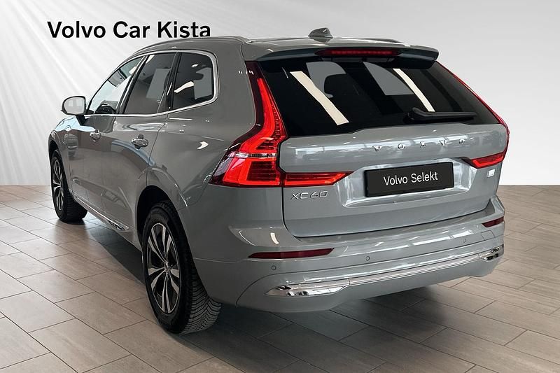 Begagnad Volvo XC60 Core 355 HK (261 kW) 2023 Grå SUV