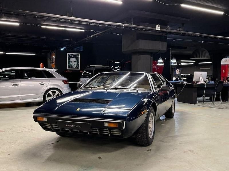 Begagnad Ferrari Dino GT4 250 HK (183 kW) 1980 Blå Sportkupé