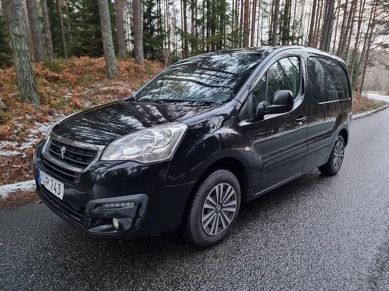 Svart Begagnad 2015 Peugeot Partner Van | 59 900 kr (Marknadspris) - Bild 1/4
