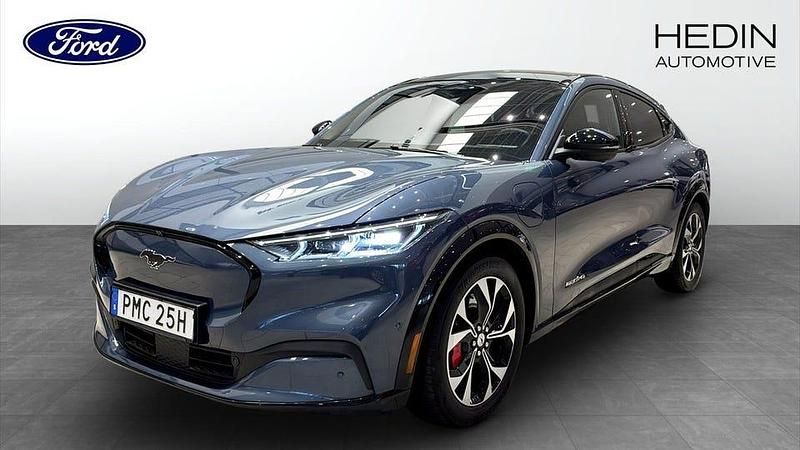 Blå Begagnad 2021 Ford Mustang Mach-E SUV | 369 900 kr (Bra pris) - Bild 1/4