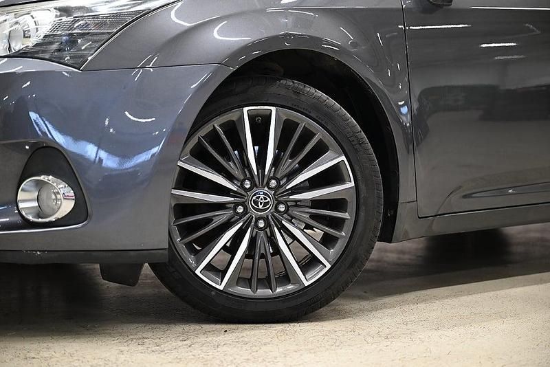 Begagnad Toyota Avensis 147 HK (108 kW) 2013 Grå metallic Kombi