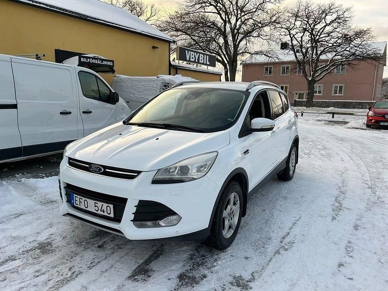 Vit Begagnad 2013 Ford Kuga Titanium SUV | 79 000 kr (Lite dyr) - Bild 1/4
