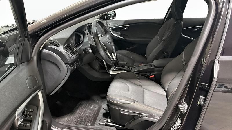 Begagnad Volvo V40 150 HK (110 kW) 2018 Halvkombi