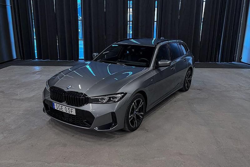 Begagnad BMW 330e M Sport 184 HK (135 kW) 2024 Grå Kombi