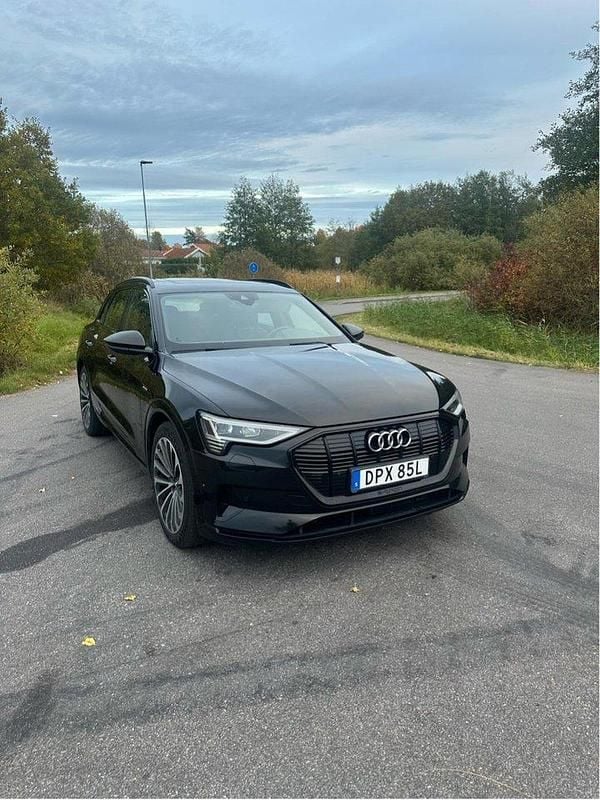 Svart Begagnad 2019 Audi e-tron SUV | 259 000 kr (Marknadspris) - Bild 1/4