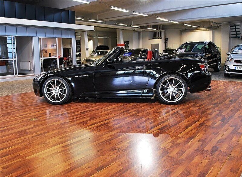 Begagnad Honda S 2000 S 241 HK (177 kW) 2000 Svart Cab