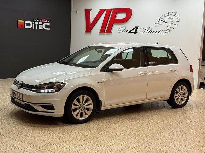 Vit Begagnad 2017 VW Golf VII Halvkombi | 119 800 kr (Marknadspris) - Bild 1/4
