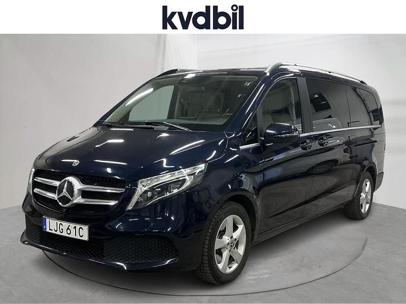 Mörkblå Begagnad 2019 Mercedes V250 Avantgarde Minibuss | 279 000 kr (Superpris) - Bild 1/3