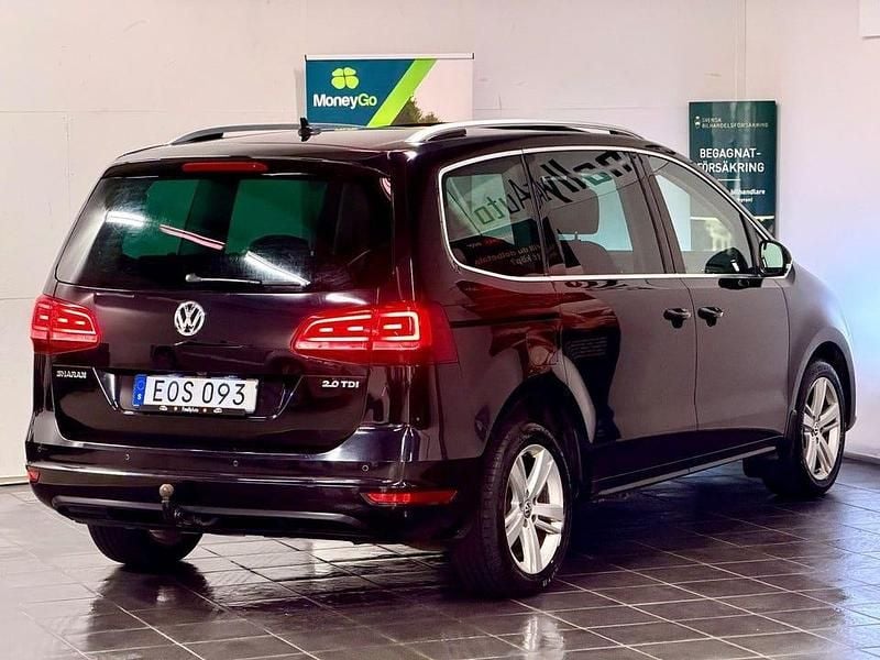 Begagnad VW Sharan 150 HK (110 kW) 2016 Svart Minibuss