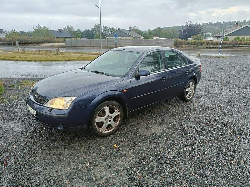 Blå Begagnad 2002 Ford Mondeo Halvkombi | 10 000 kr (Bra pris) - Bild 1/3