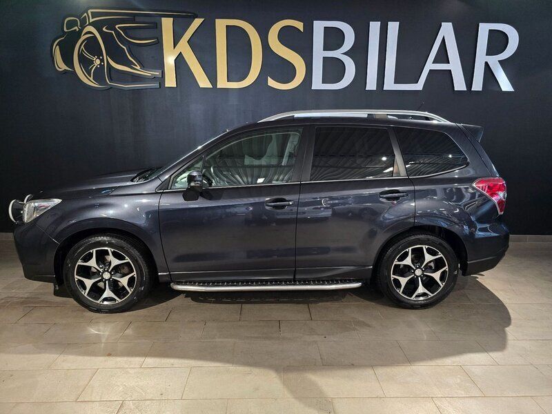 Mörkgrå Begagnad 2013 Subaru Forester SUV | 159 900 kr (Marknadspris) - Bild 1/4