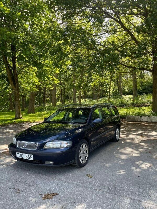 Blå Begagnad 2002 Volvo V70 Kombi | 27 500 kr (Bra pris) - Bild 1/4