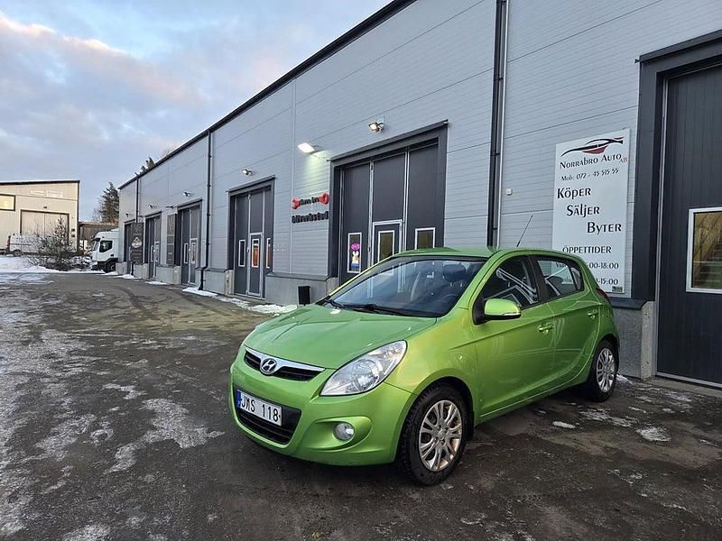 Begagnad Hyundai i20 Premium 78 HK (57 kW) 2012 Grön Halvkombi