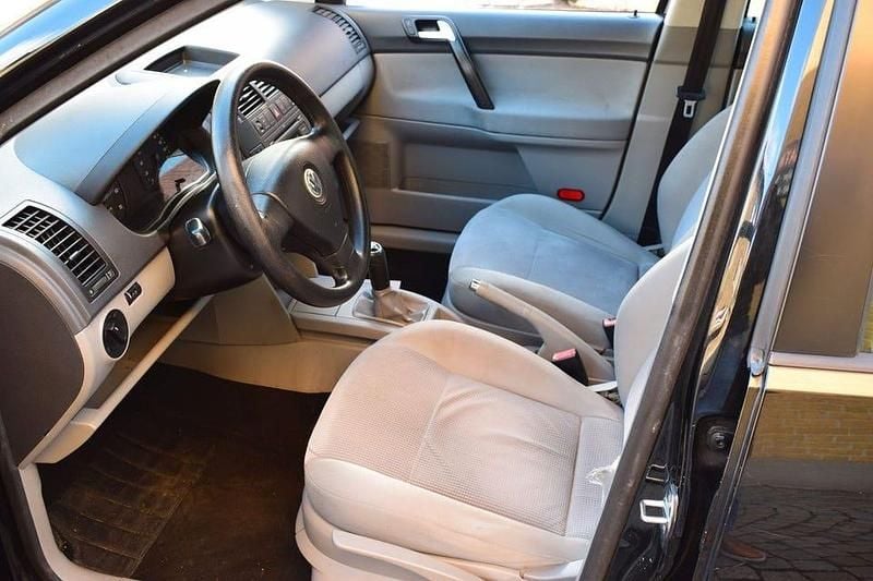 Begagnad VW Polo 81 HK (59 kW) 2008 Svart Halvkombi