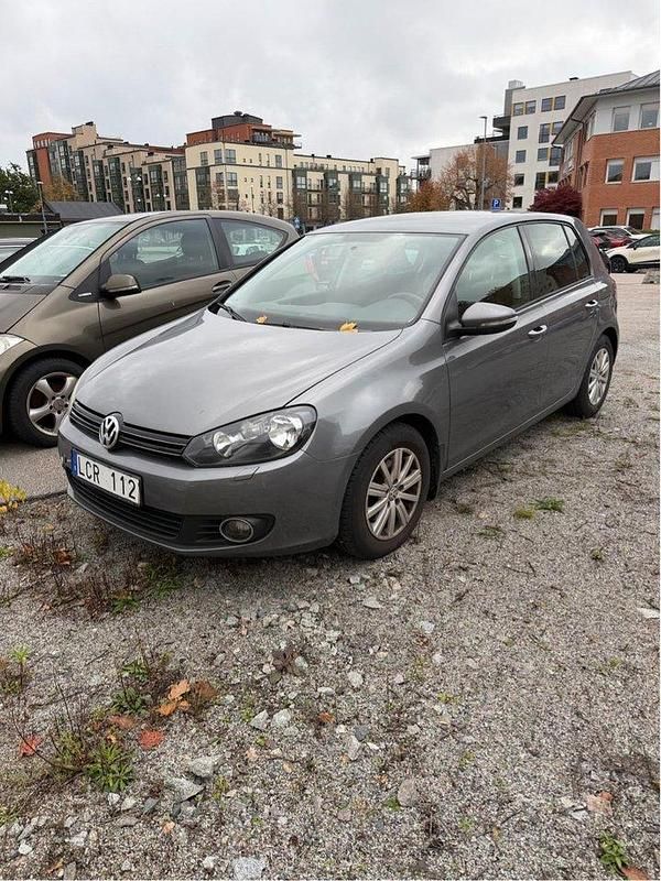 Grå Begagnad 2011 VW Golf VI Halvkombi | 59 000 kr (Marknadspris) - Bild 1/4