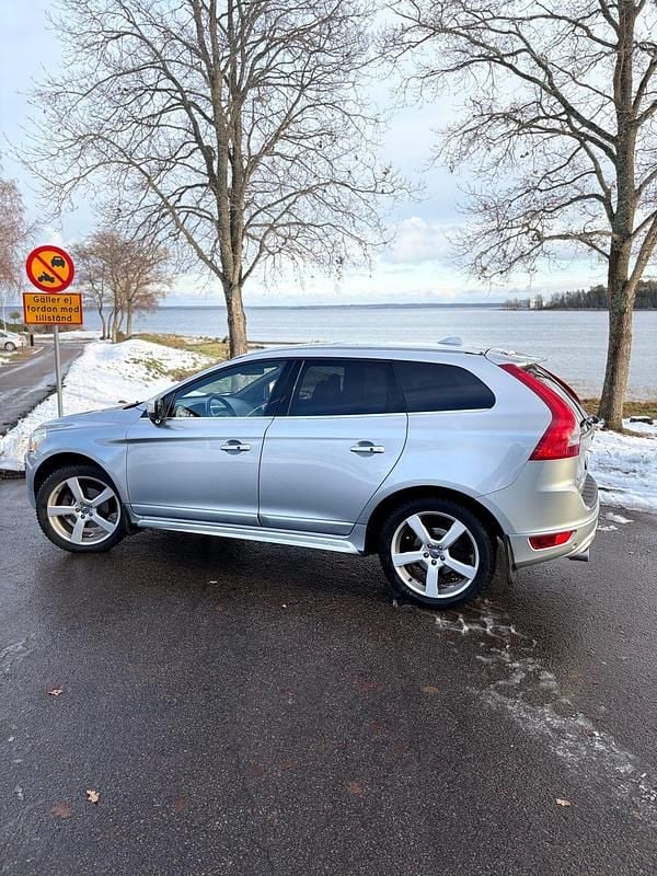 Begagnad 2013 Volvo XC60 R-Design SUV | 119 000 kr (Marknadspris) - Bild 1/4