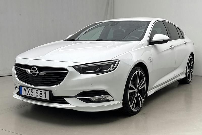 Vit Begagnad 2018 Opel Insignia Business Sedan | 96 500 kr (Superpris) - Bild 1/4