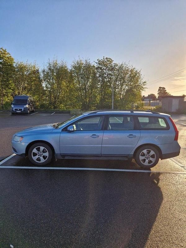 Blå Begagnad 2008 Volvo V70 Kinetic Kombi | 20 000 kr (Superpris) - Bild 1/3