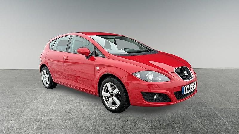 Begagnad Seat Leon Style 162 HK (119 kW) 2010 Röd Halvkombi