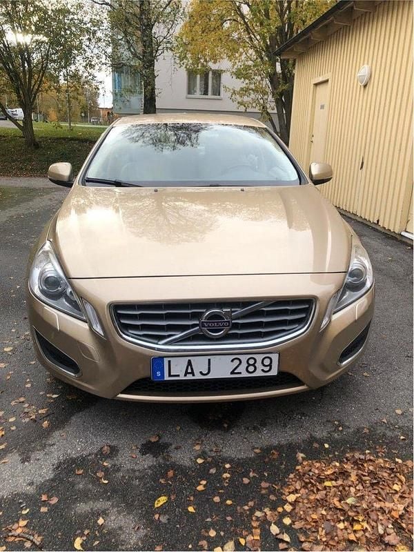 Brun Begagnad 2011 Volvo S60 Summum Sedan | 89 000 kr (Bra pris) - Bild 1/4