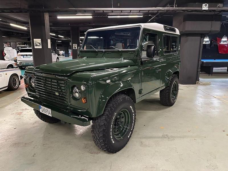Grön Begagnad 2001 Land Rover Defender Kombi | 395 000 kr (Dyr) - Bild 1/4