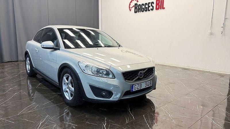 Vit Begagnad 2010 Volvo C30 Halvkombi | 47 900 kr (Marknadspris) - Bild 1/4