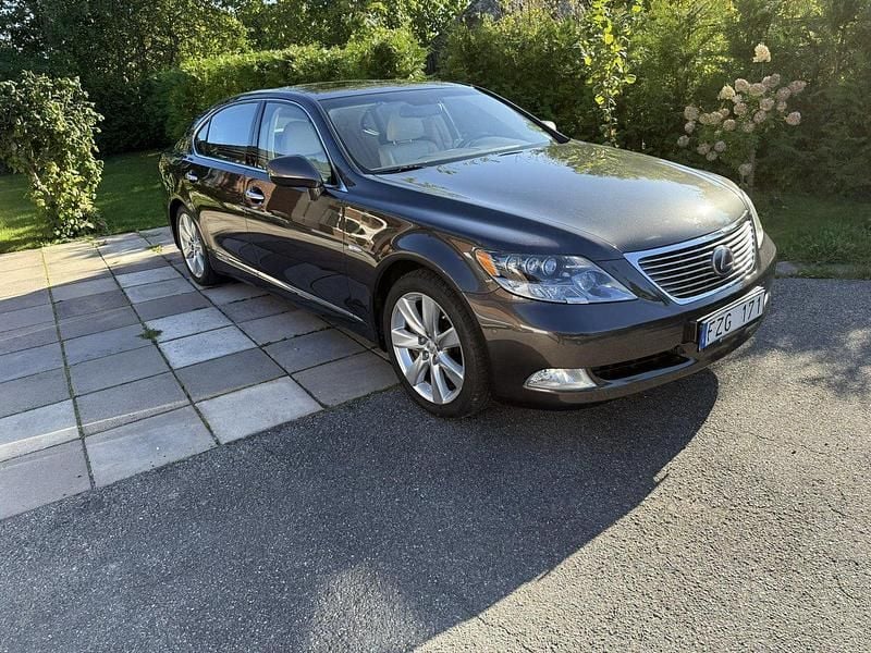 Brun Begagnad 2007 Lexus LS600h L Sedan | 200 000 kr - Bild 1/4