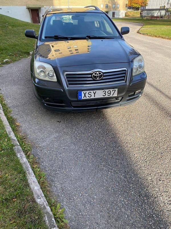 Begagnad 2006 Toyota Avensis Kombi | 22 000 kr (Marknadspris) - Bild 1/4