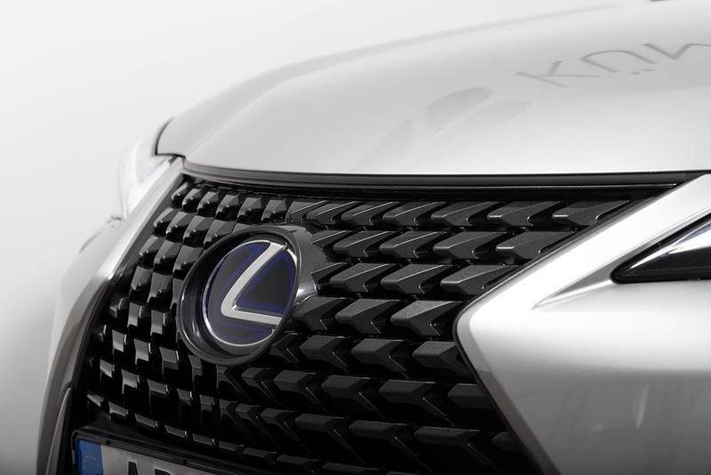 Begagnad Lexus UX 2021 Grå SUV