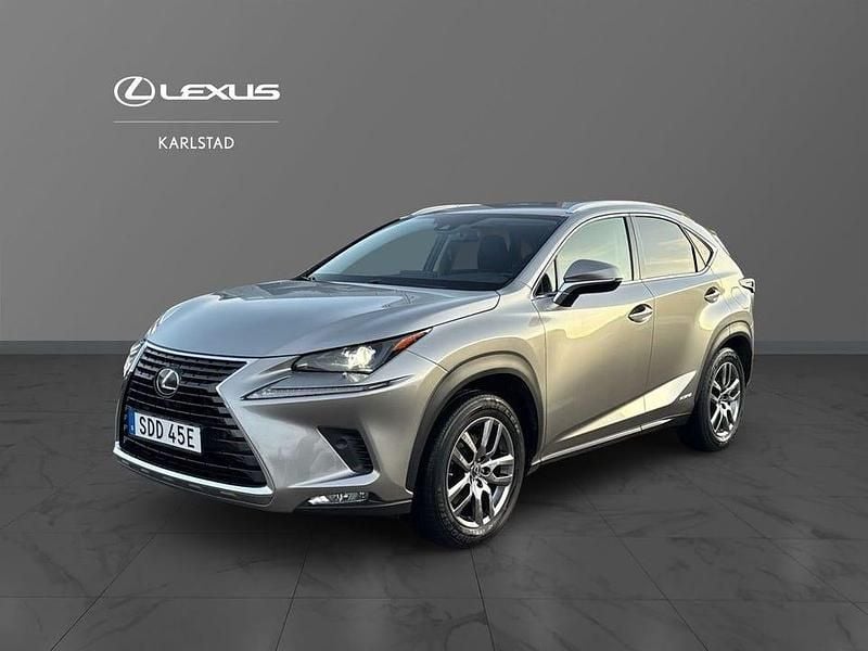 Grå Begagnad 2021 Lexus NX300h Executive Line SUV | 349 900 kr (Marknadspris) - Bild 1/4