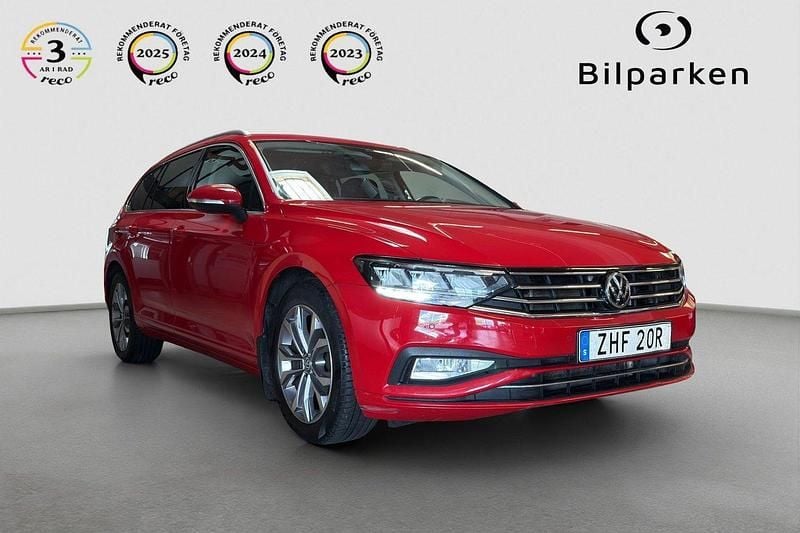 Röd Begagnad 2020 VW Passat Kombi | 219 990 kr (Marknadspris) - Bild 1/4