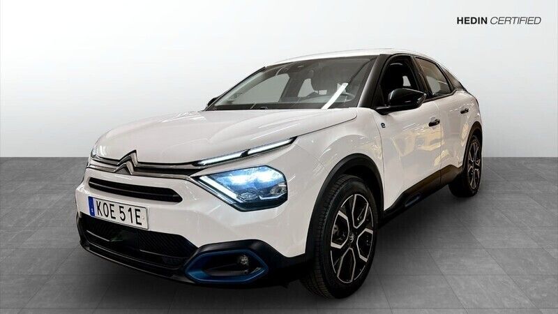 Vit (white) Begagnad 2022 Citroën e-C4 Feel Halvkombi | 199 900 kr (Marknadspris) - Bild 1/4