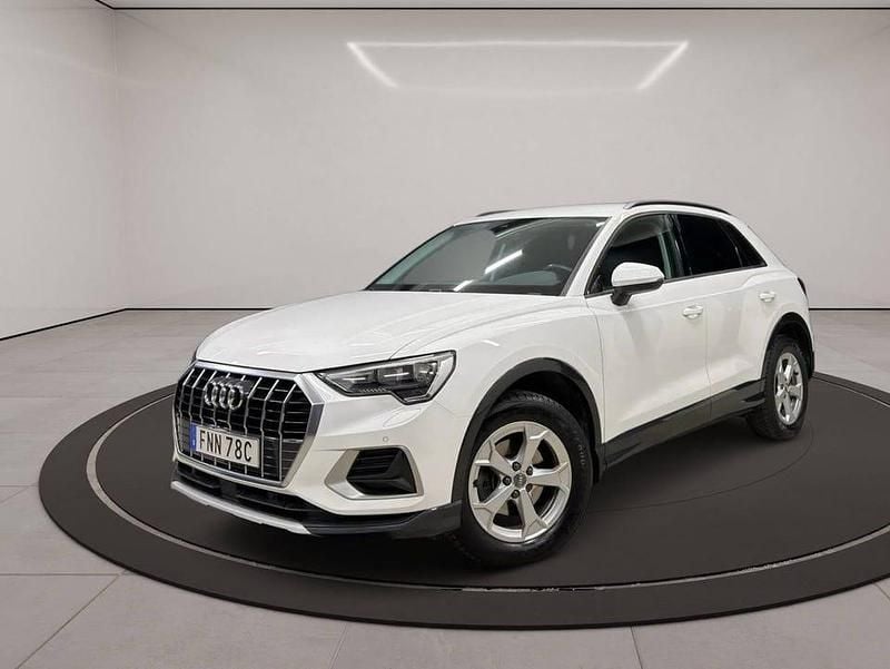 Vit Begagnad 2021 Audi Q3 Proline SUV | 284 500 kr (Marknadspris) - Bild 1/3
