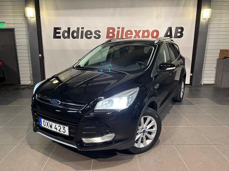 Svart Begagnad 2015 Ford Kuga Titanium SUV | 119 900 kr (Marknadspris) - Bild 1/4