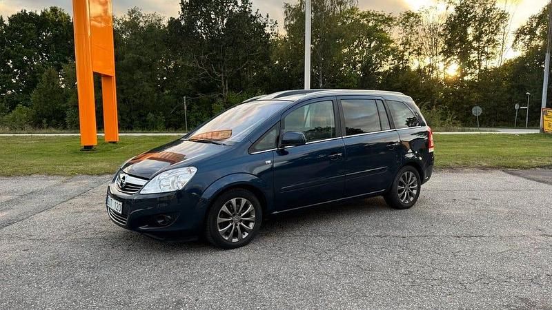 Begagnad Opel Zafira 125 HK (91 kW) 2010 Blå Minibuss
