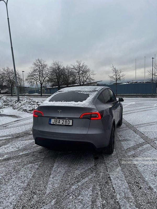 Begagnad Tesla Model Y Long Range AWD 378 kW (514 HK) 2024 SUV