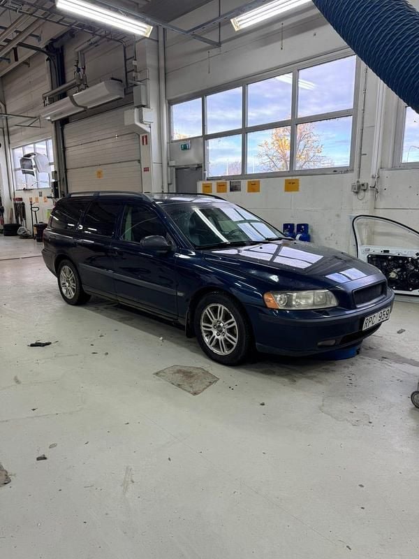 Begagnad 2001 Volvo V70 Kombi | 10 000 kr (Lite dyr) - Bild 1/4